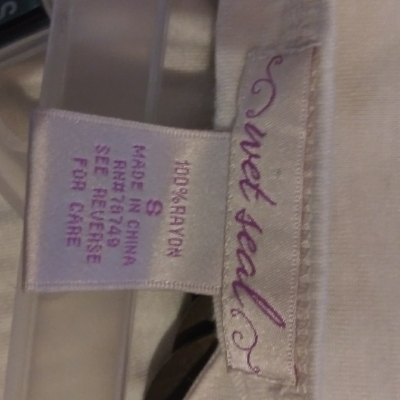 Wet seal shirt - Picture 4 of 4